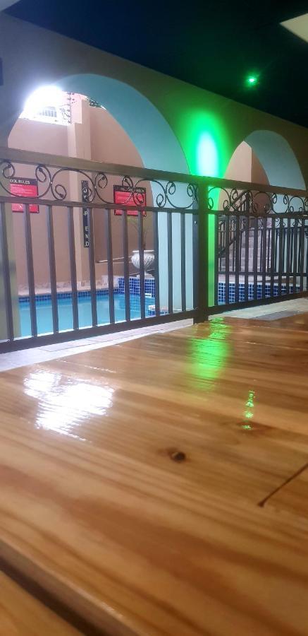 דורבן African Sun Lodge מראה חיצוני תמונה