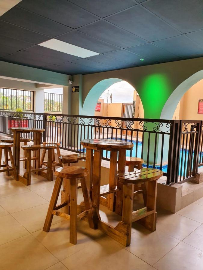 דורבן African Sun Lodge מראה חיצוני תמונה