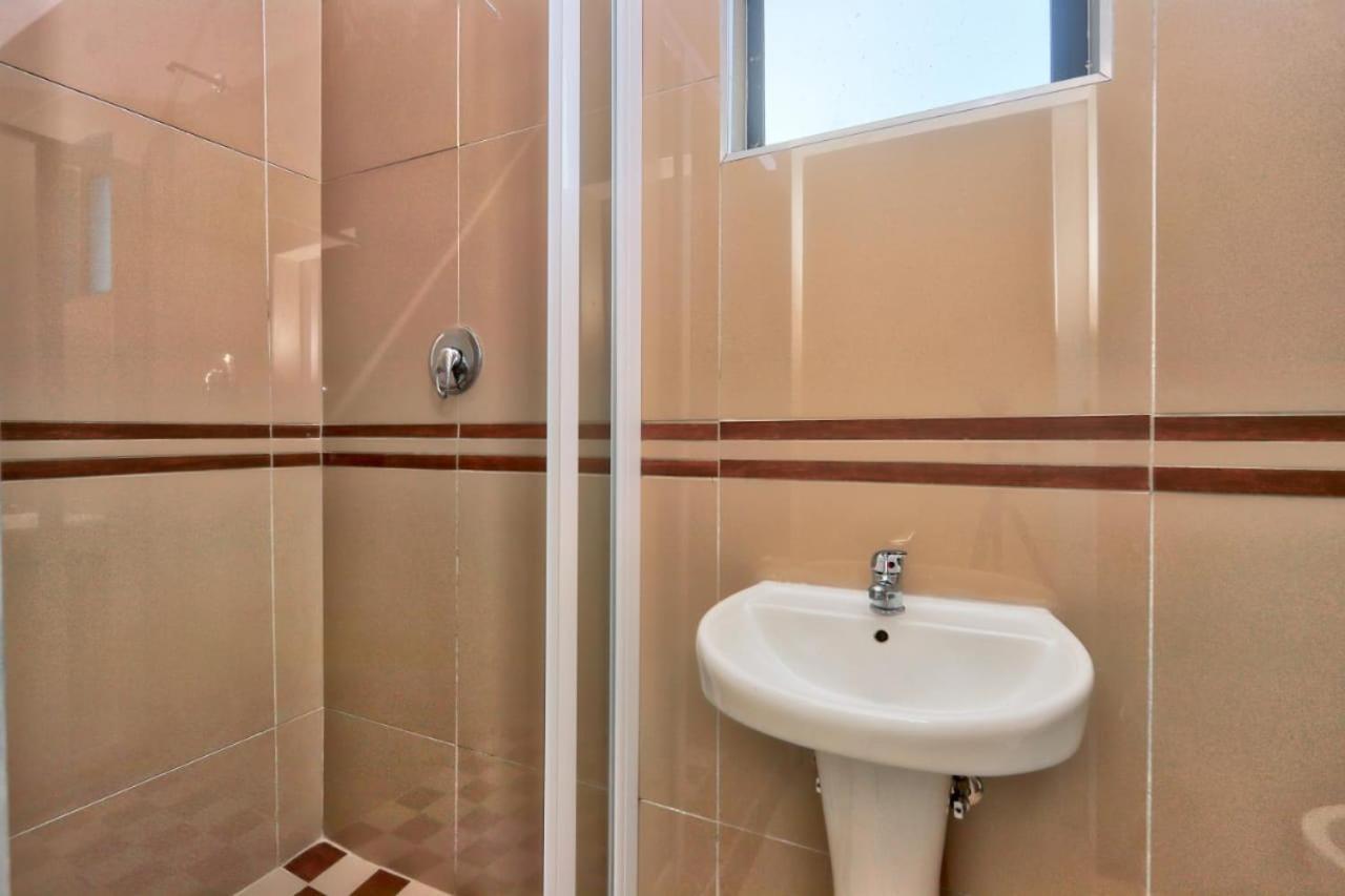 דורבן African Sun Lodge מראה חיצוני תמונה